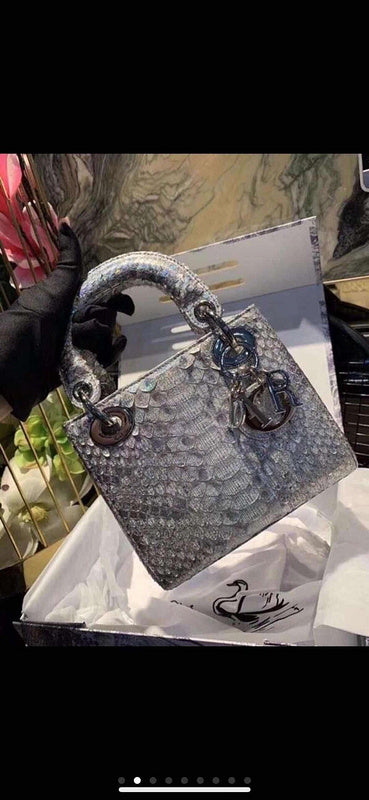 Dragons Bags Detail