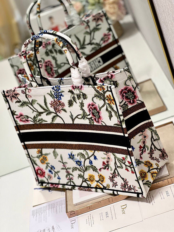Dragons Bags Detail