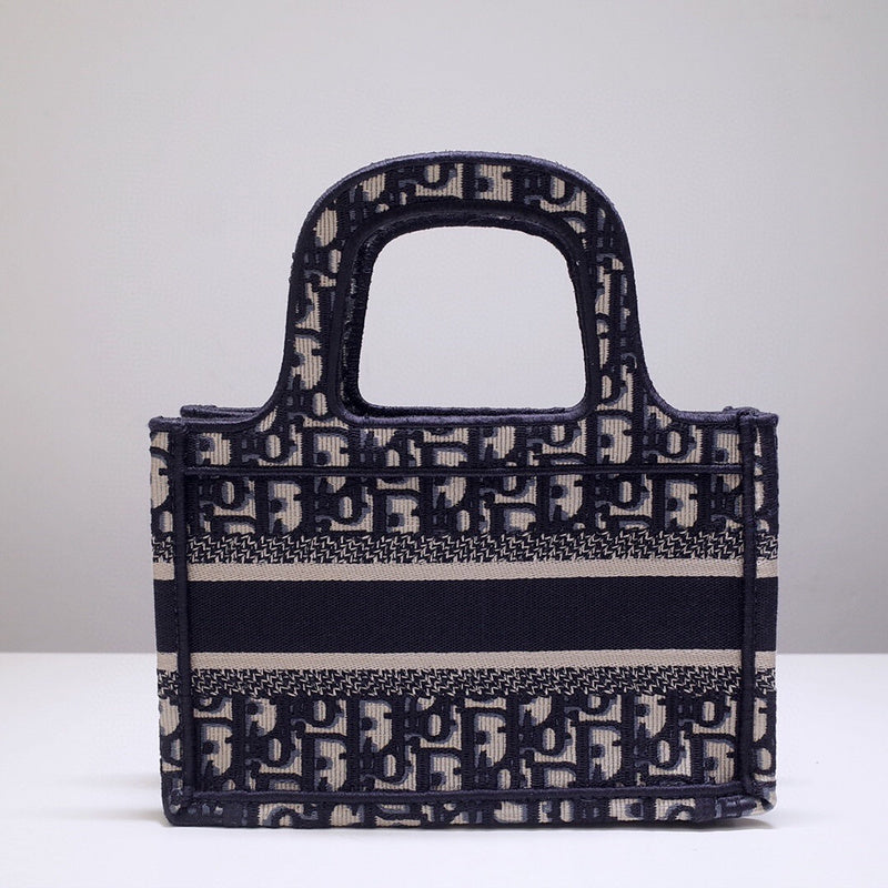 Dragons Bags Detail