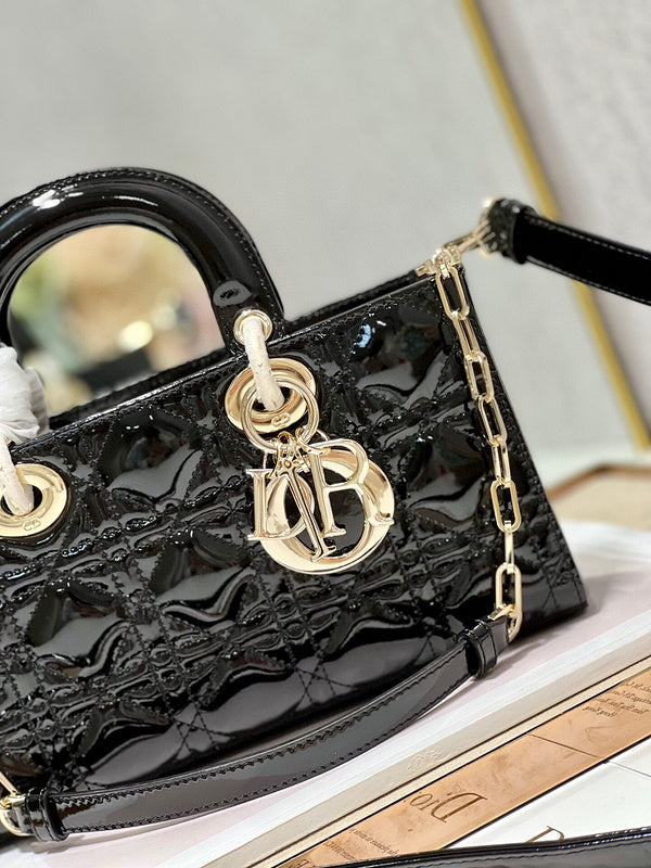 Dragons Bags Detail