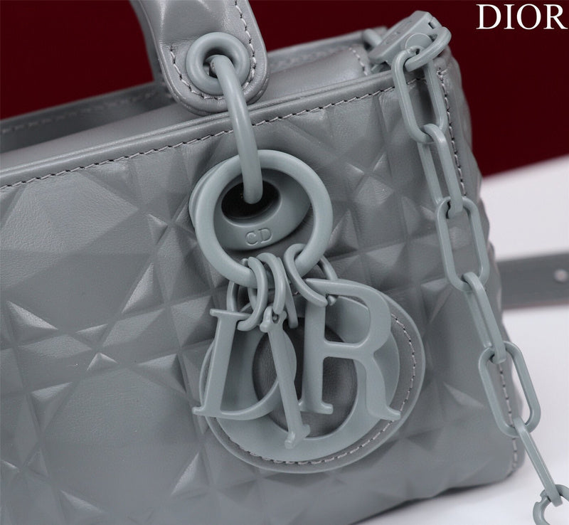Dragons Bags Detail