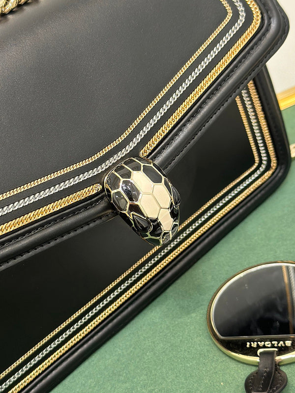 Dragons Bags Detail