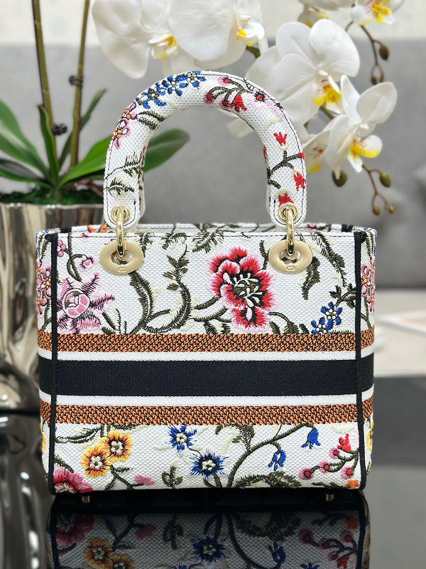 Dragons Bags Detail