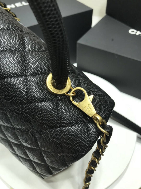 Dragons Bags Detail