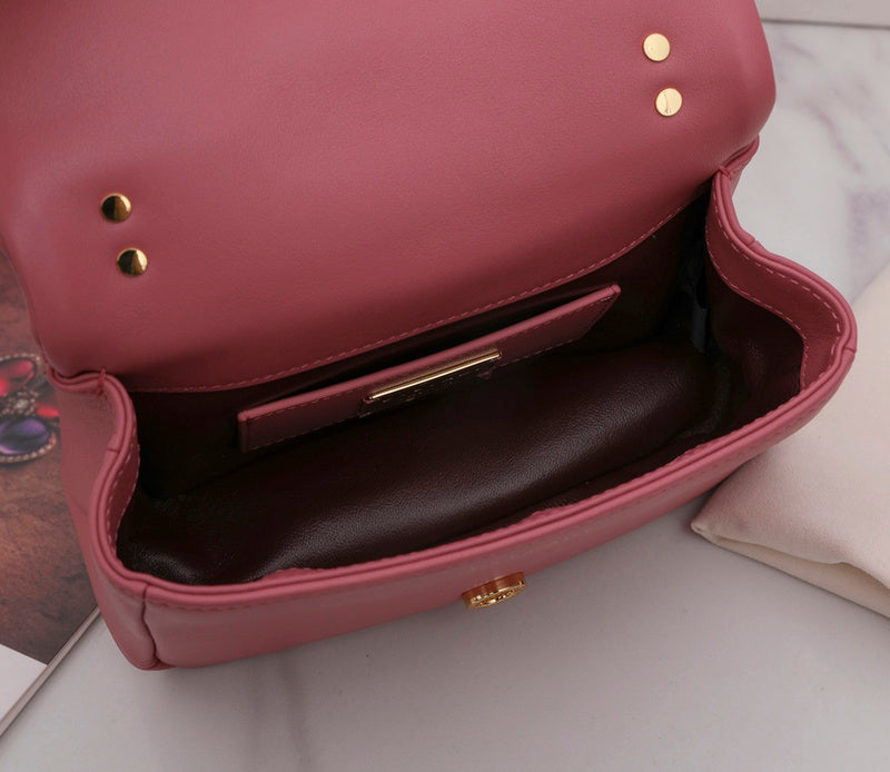 Dragons Bags Detail