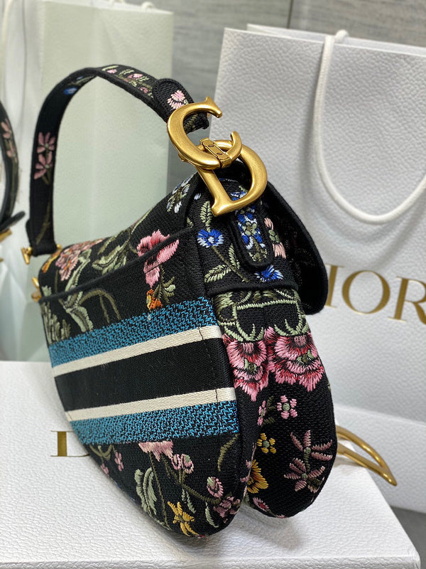 Dragons Bags Detail