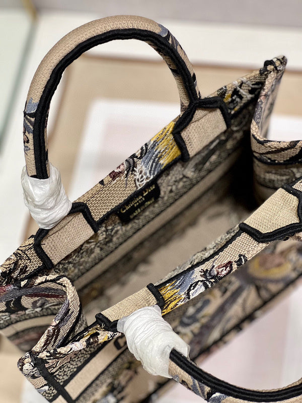 Dragons Bags Detail