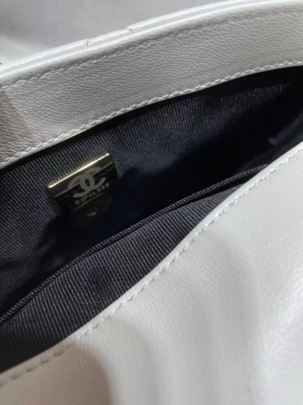 Dragons Bags Detail