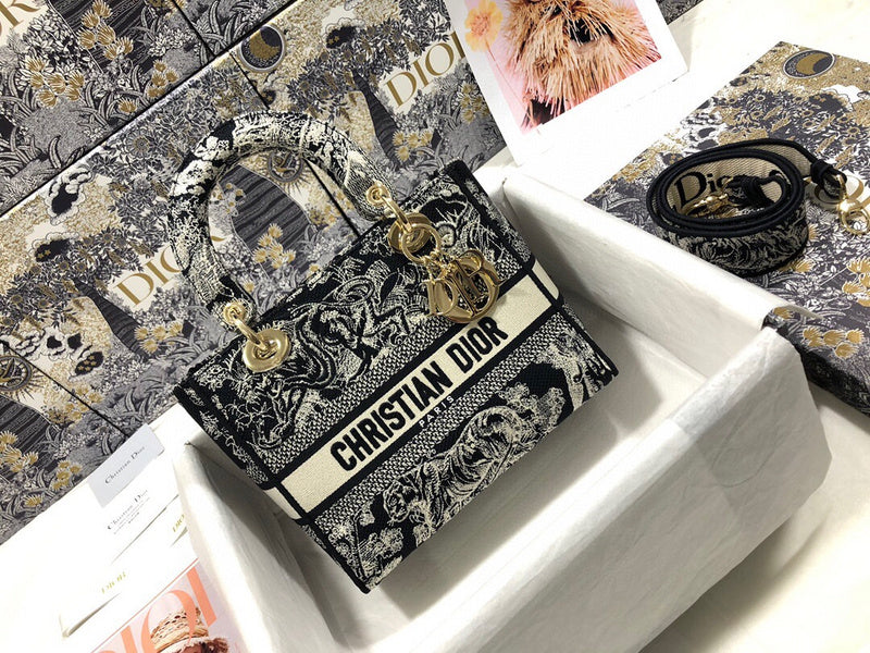 Dragons Bags Detail