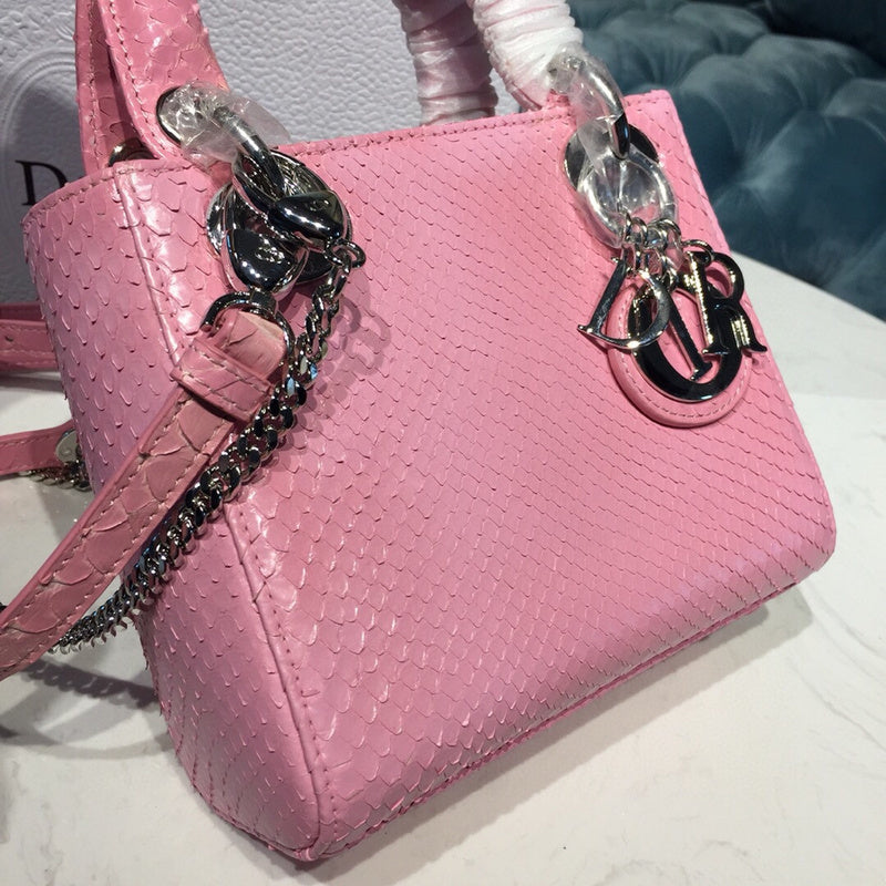 Dragons Bags Detail