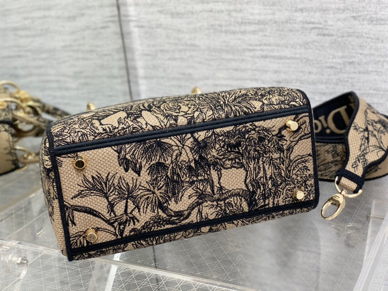 Dragons Bags Detail