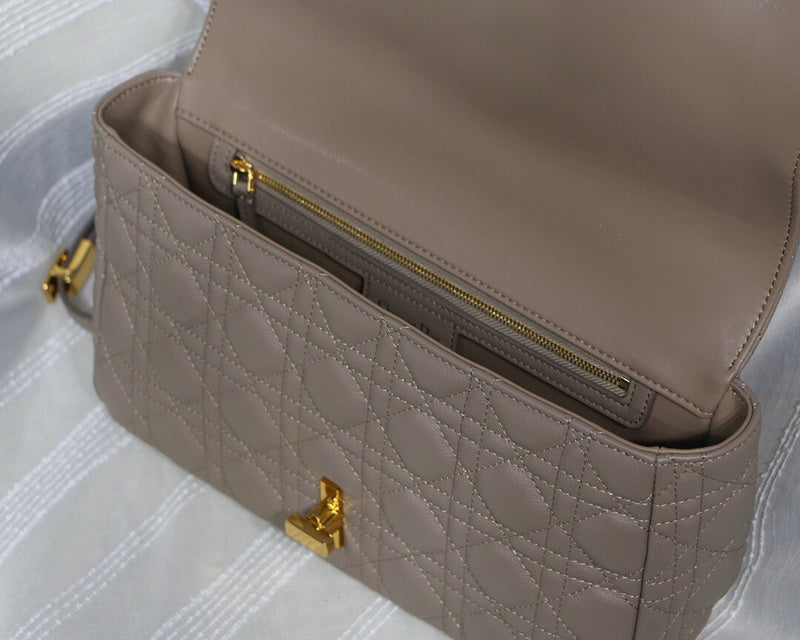 Dragons Bags Detail