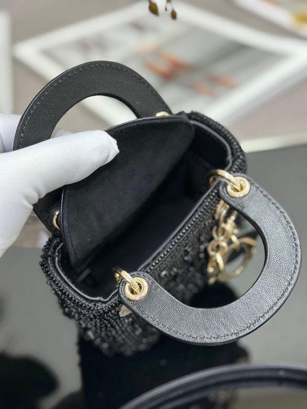 Dragons Bags Detail