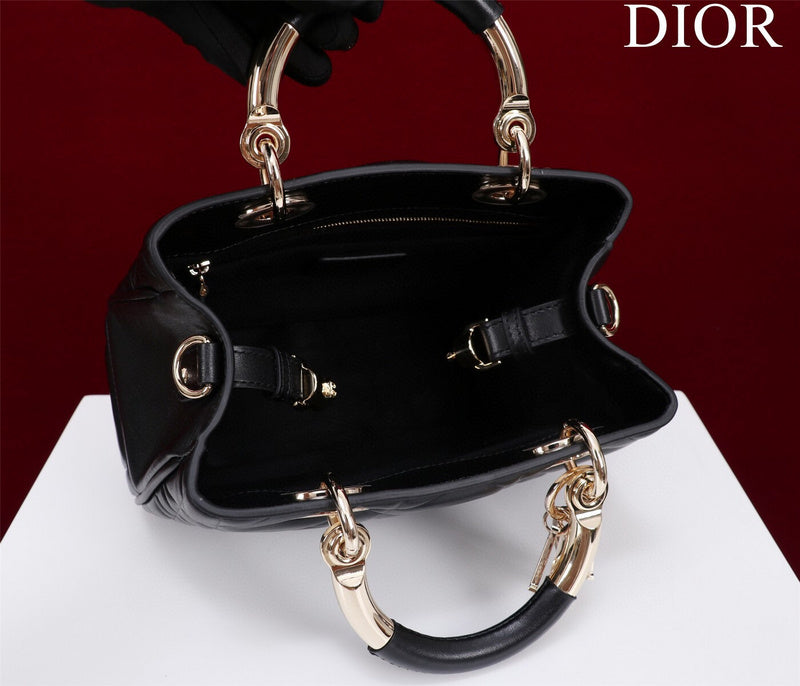 Dragons Bags Detail