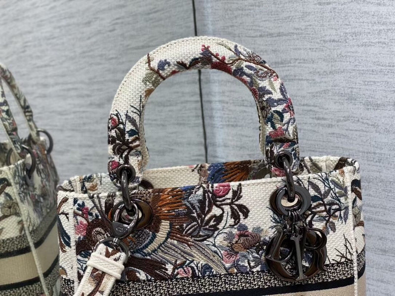 Dragons Bags Detail