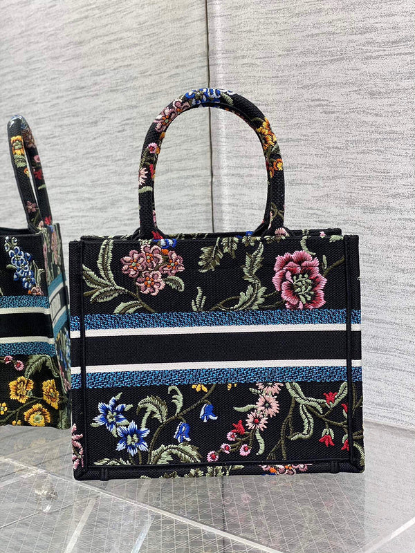 Dragons Bags Detail