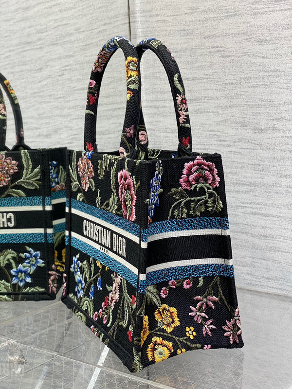 Dragons Bags Detail