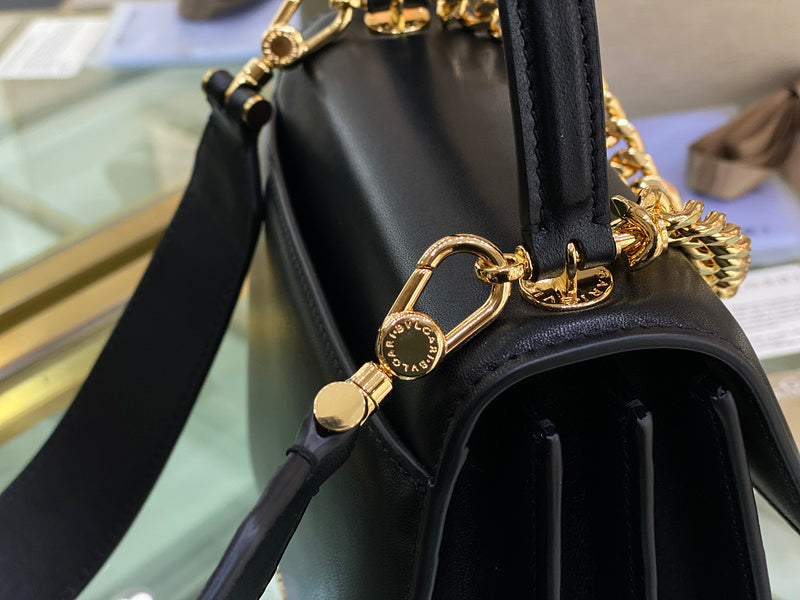 Dragons Bags Detail