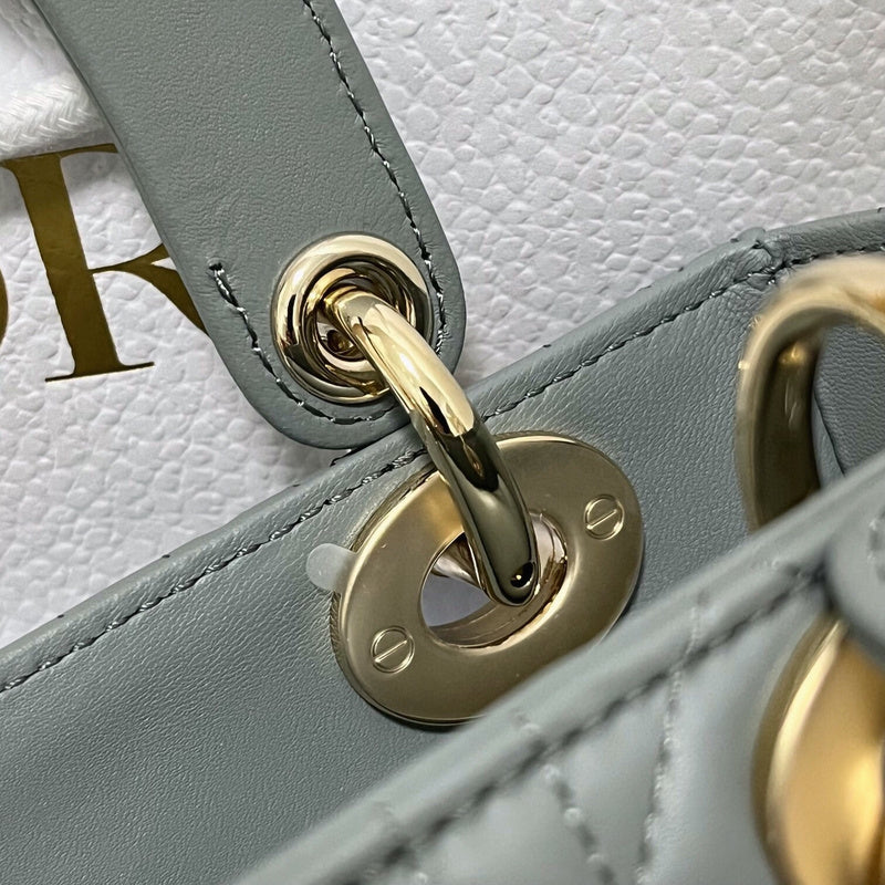 Dragons Bags Detail