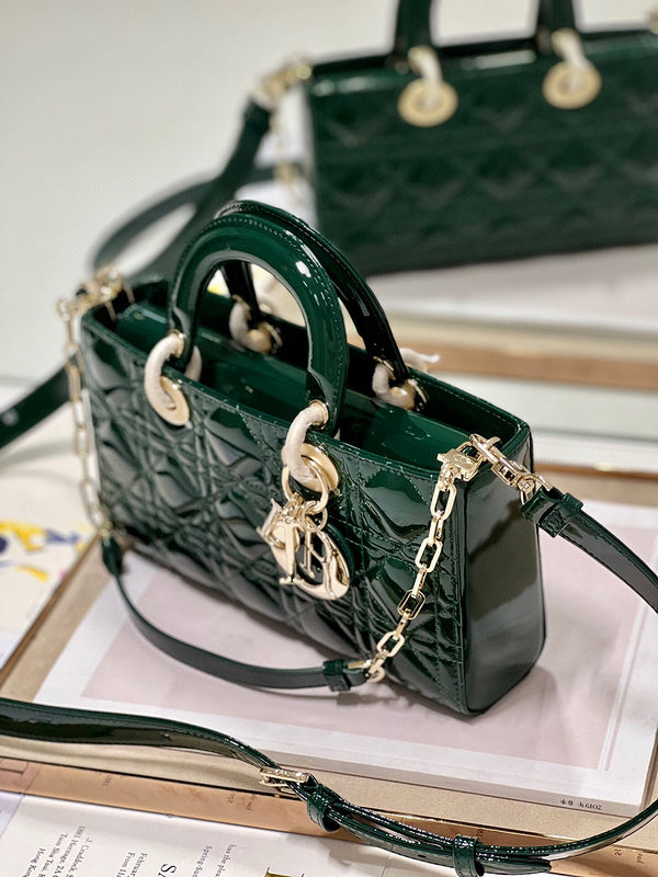 Dragons Bags Detail