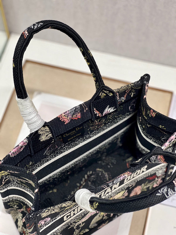 Dragons Bags Detail