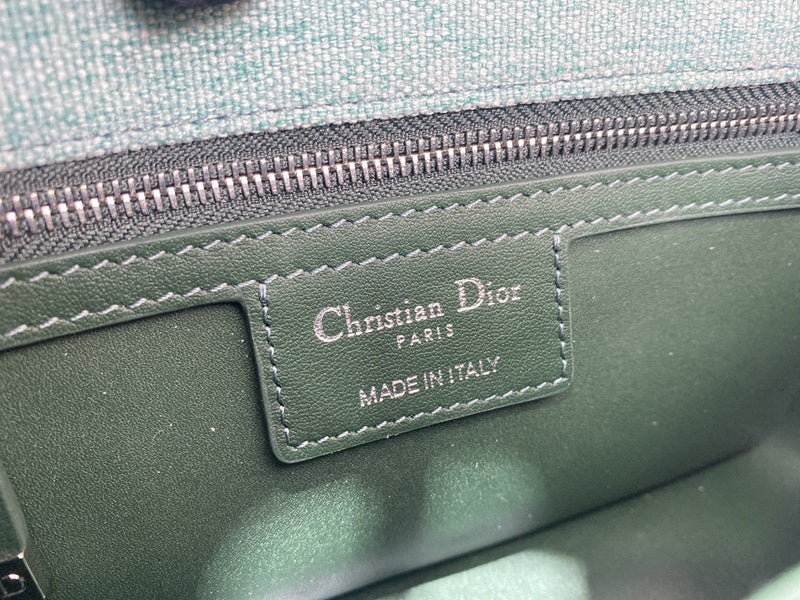 Dragons Bags Detail