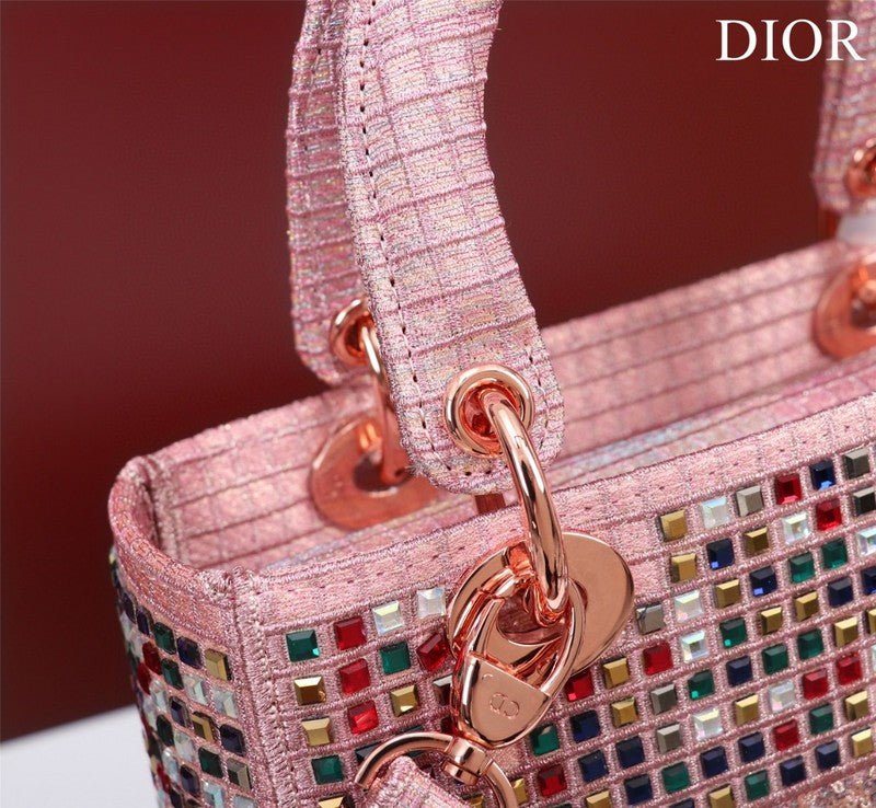 Dragons Bags Detail
