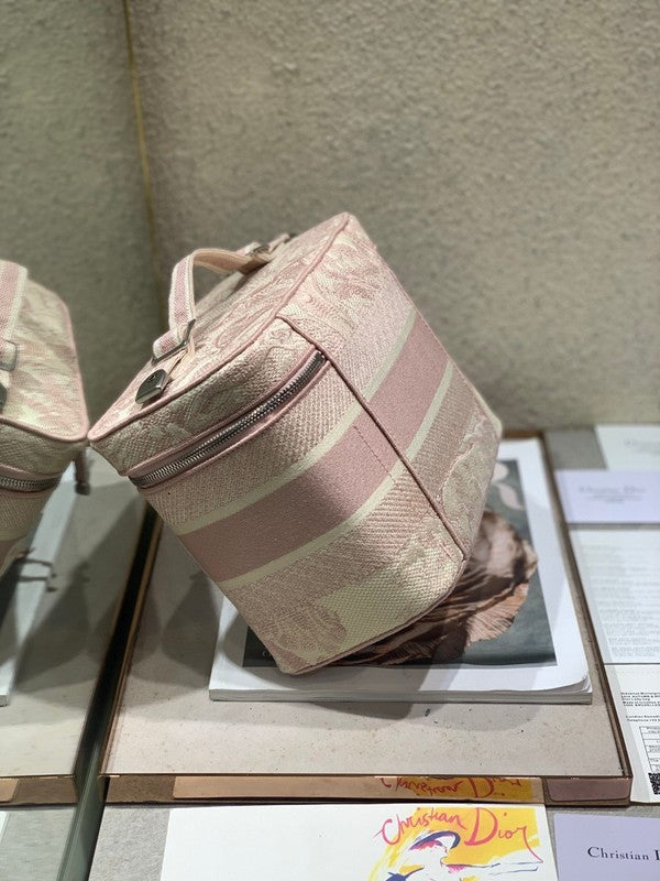Dragons Bags Detail