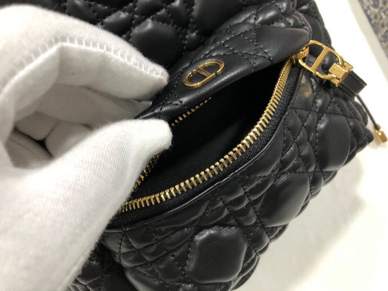 Dragons Bags Detail