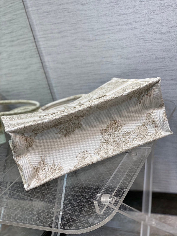 Dragons Bags Detail
