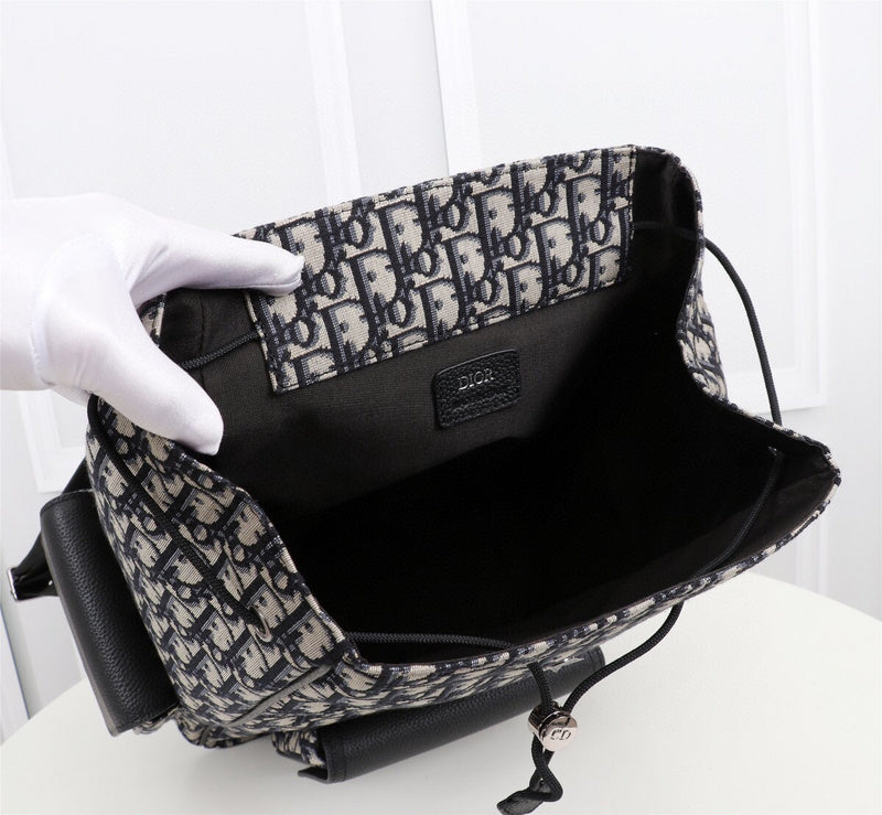 Dragons Bags Detail