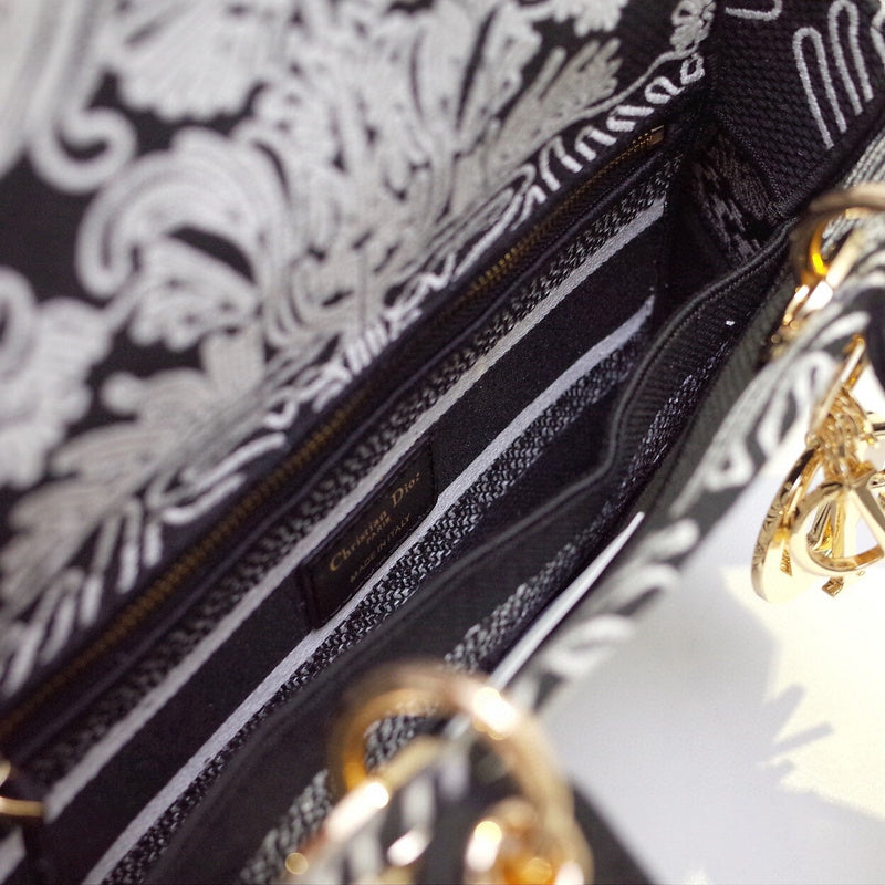 Dragons Bags Detail