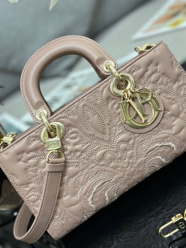 Dragons Bags Detail