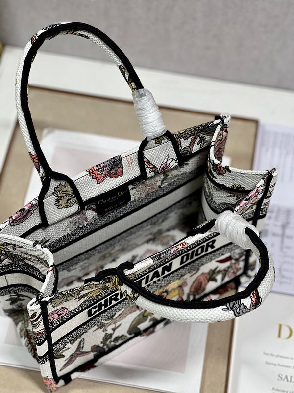 Dragons Bags Detail