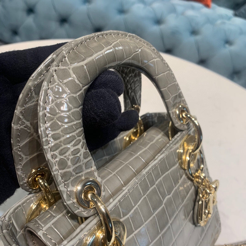 Dragons Bags Detail