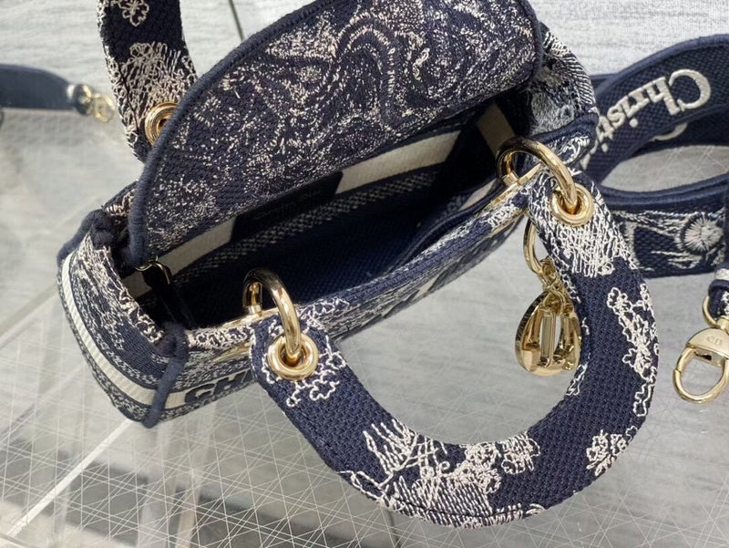 Dragons Bags Detail
