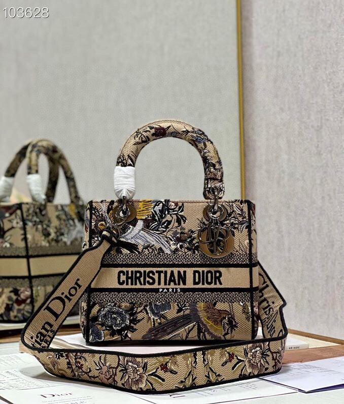 Dragons Bags Detail