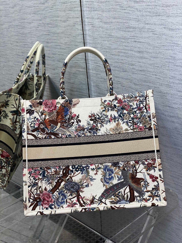Dragons Bags Detail