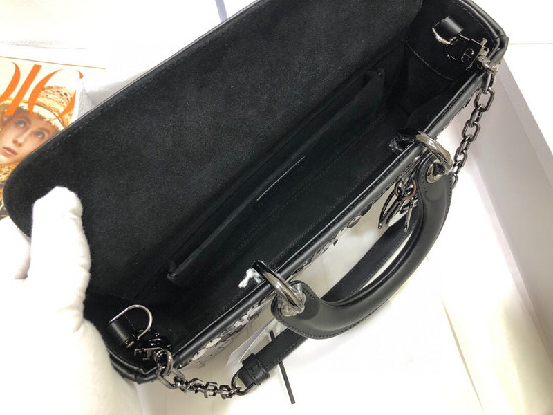Dragons Bags Detail