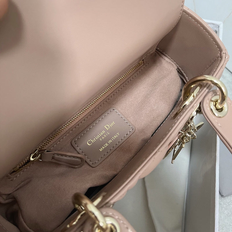 Dragons Bags Detail