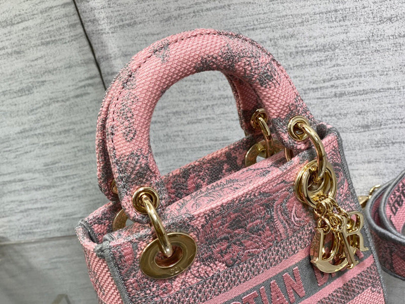 Dragons Bags Detail