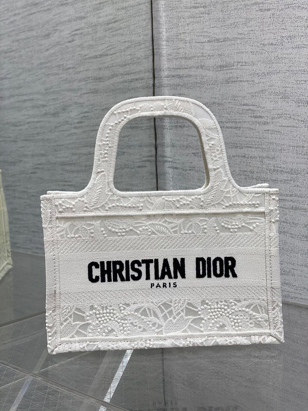 Dragons Bags Detail