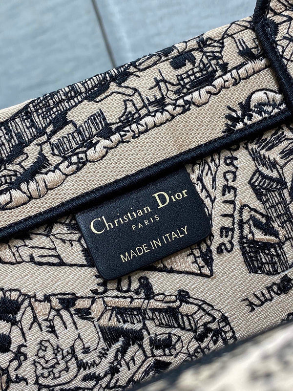 Dragons Bags Detail