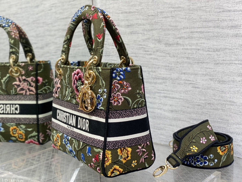 Dragons Bags Detail