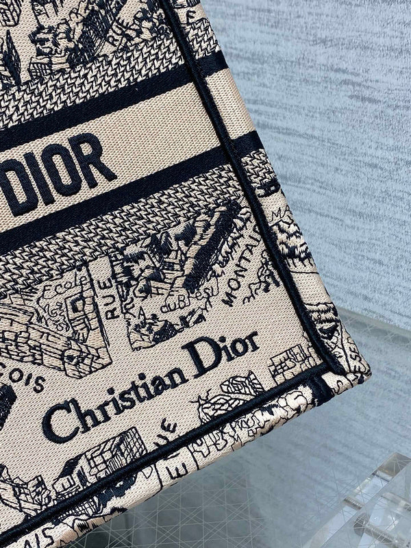 Dragons Bags Detail