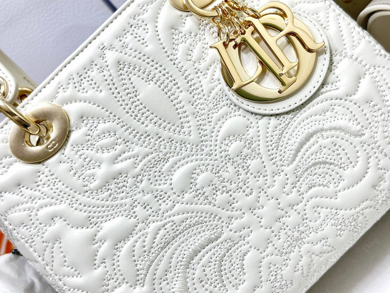 Dragons Bags Detail