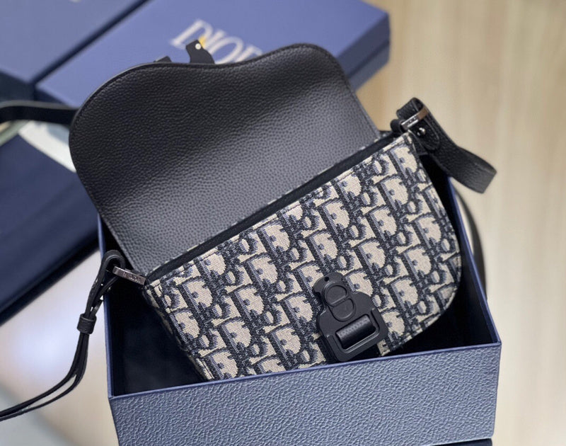 Dragons Bags Detail