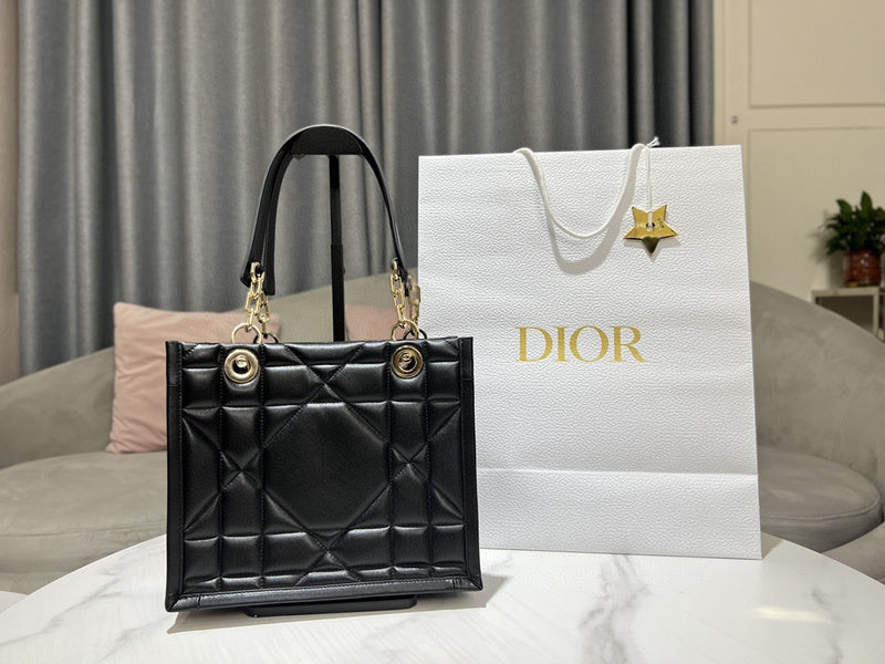 Dragons Bags Detail