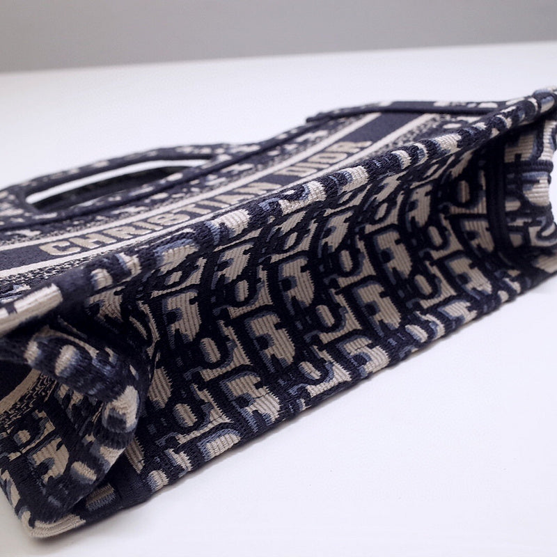 Dragons Bags Detail