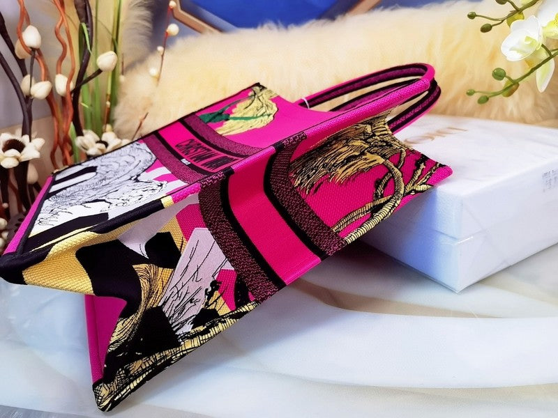 Dragons Bags Detail